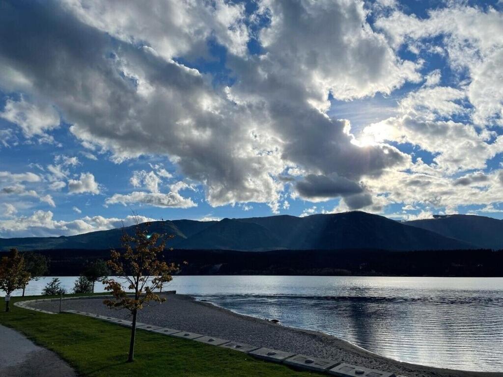 Akiskinook At Windermere Lake - Private Beach Access - New Pool And Hot Tub Now Open! Invermere Buitenkant foto