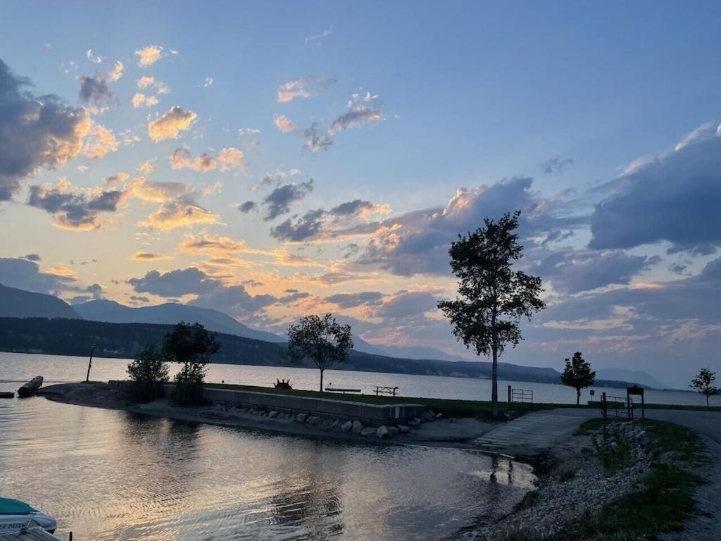 Akiskinook At Windermere Lake - Private Beach Access - New Pool And Hot Tub Now Open! Invermere Buitenkant foto