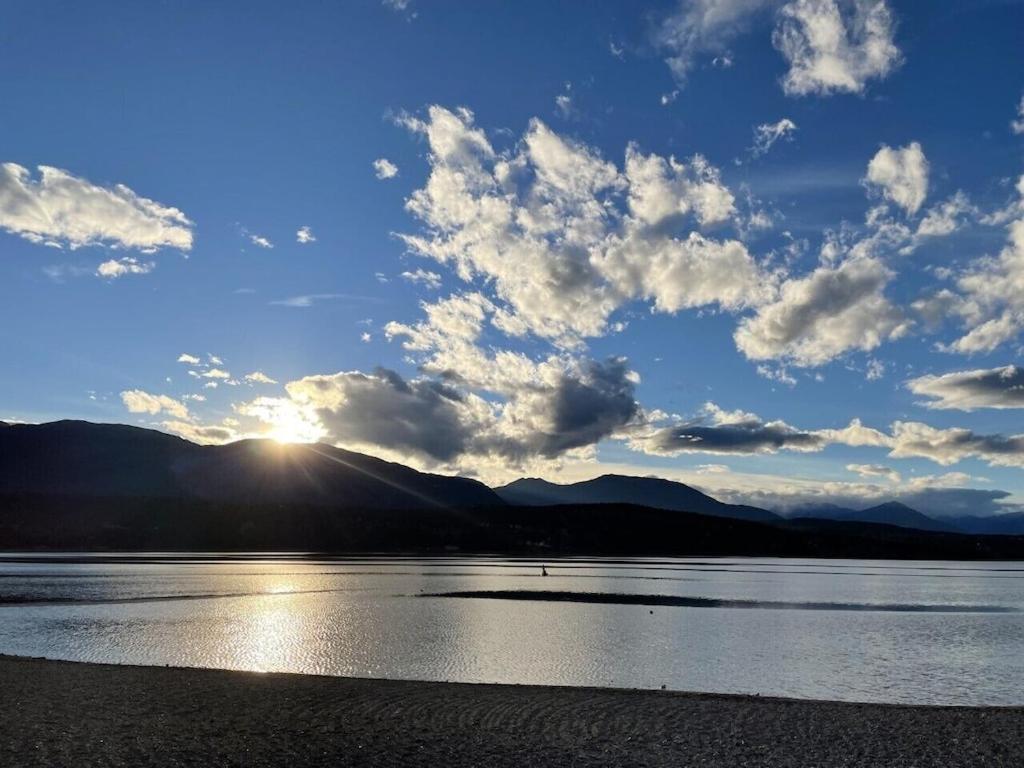 Akiskinook At Windermere Lake - Private Beach Access - New Pool And Hot Tub Now Open! Invermere Buitenkant foto