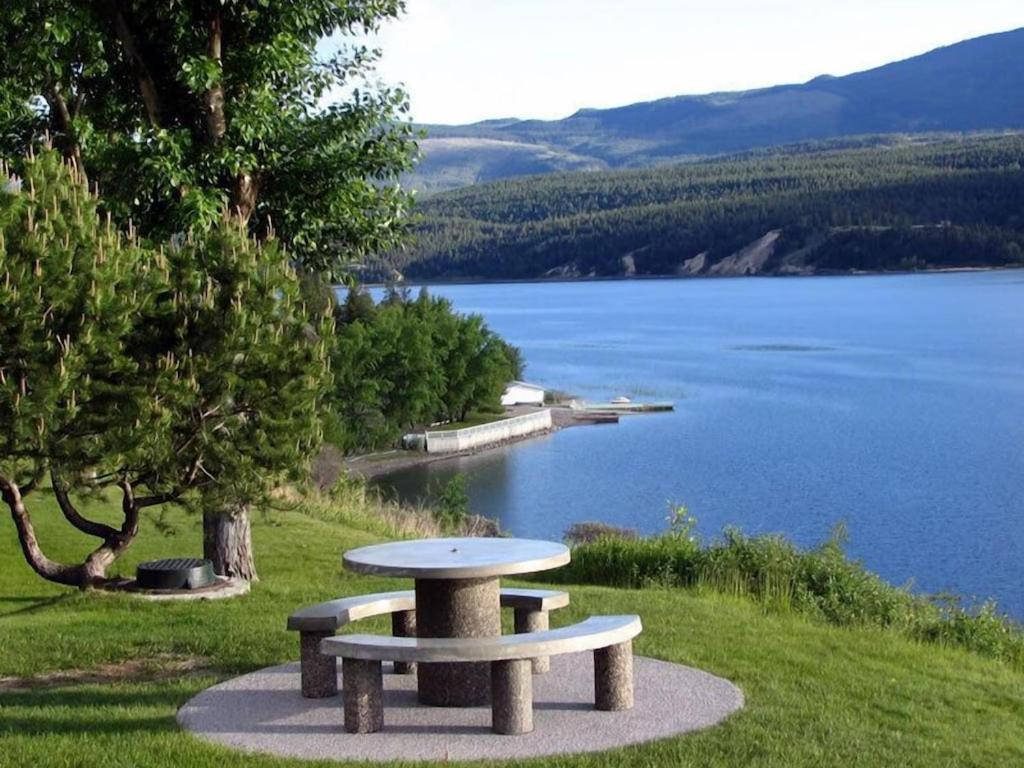 Akiskinook At Windermere Lake - Private Beach Access - New Pool And Hot Tub Now Open! Invermere Buitenkant foto